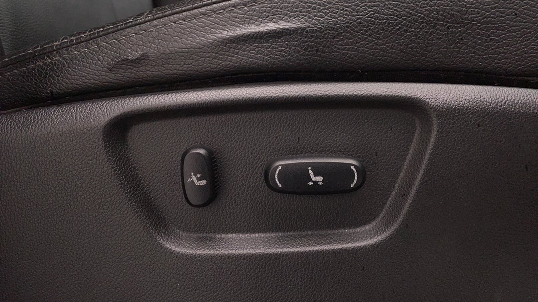 2017 Holden Captiva Active 7 Seater, Automatic, 133086 km, Drivers Side Adjustment Panel