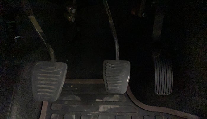 2019 Mahindra XUV500 W7, Diesel, Manual, 1,09,034 km, Pedals