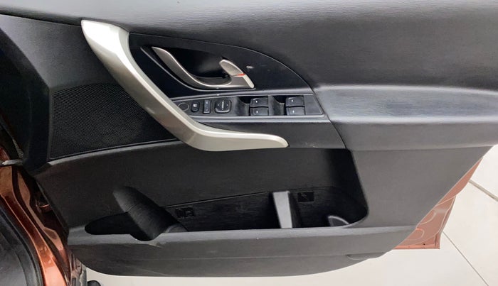 2019 Mahindra XUV500 W7, Diesel, Manual, 1,08,975 km, Driver Side Door Panels Control
