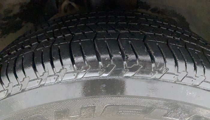2019 Mahindra XUV500 W7, Diesel, Manual, 1,08,975 km, Right Front Tyre Tread