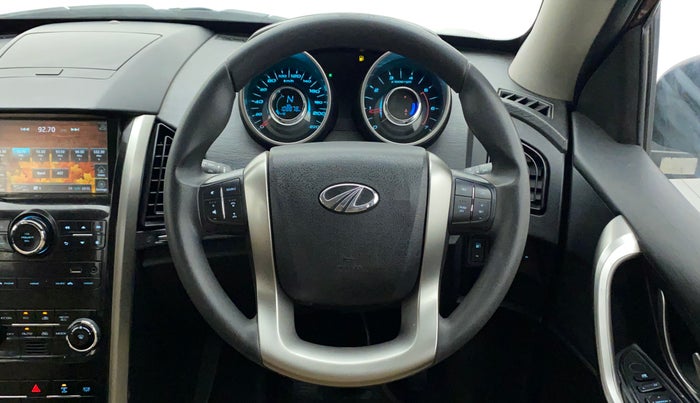 2019 Mahindra XUV500 W7, Diesel, Manual, 1,09,034 km, Steering Wheel Close Up