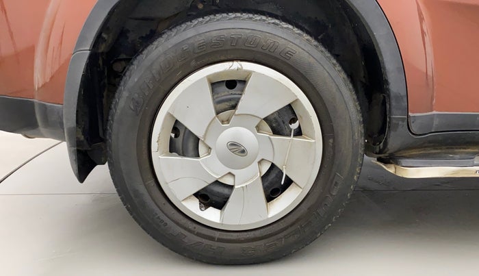 2019 Mahindra XUV500 W7, Diesel, Manual, 1,08,975 km, Right Rear Wheel