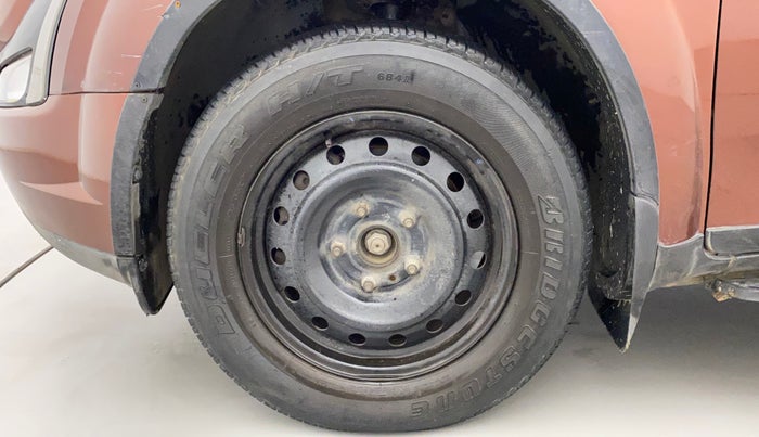 2019 Mahindra XUV500 W7, Diesel, Manual, 1,08,975 km, Left Front Wheel