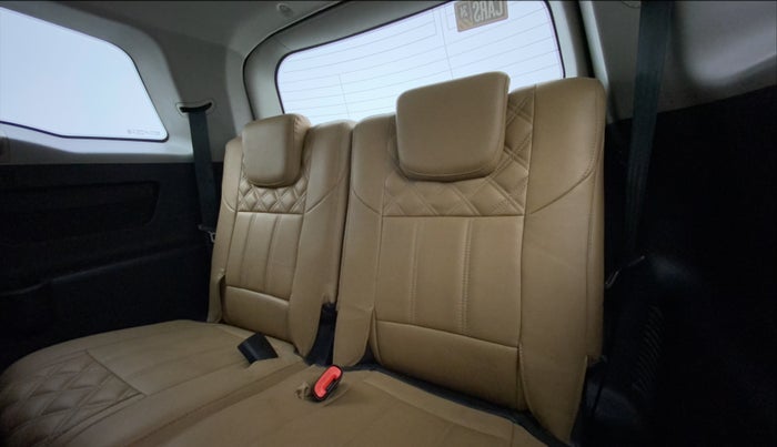 2019 Mahindra XUV500 W7, Diesel, Manual, 1,09,034 km, Third Seat Row ( optional )
