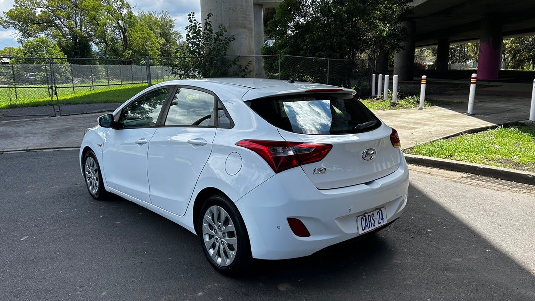 Left Back Diagonal (45- Degree) View