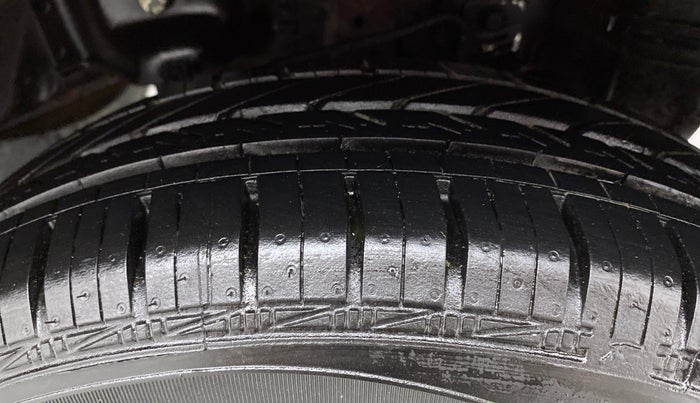 2017 Hyundai Eon MAGNA + AIRBAG, Petrol, Manual, 22,343 km, Left Rear Tyre Tread