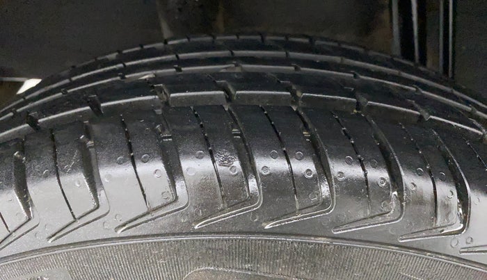 2017 Datsun Redi Go T (O), Petrol, Manual, 12,212 km, Right Rear Tyre Tread