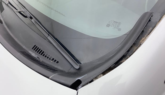 2017 Datsun Redi Go T (O), Petrol, Manual, 12,212 km, Bonnet (hood) - Cowl vent panel has minor damage