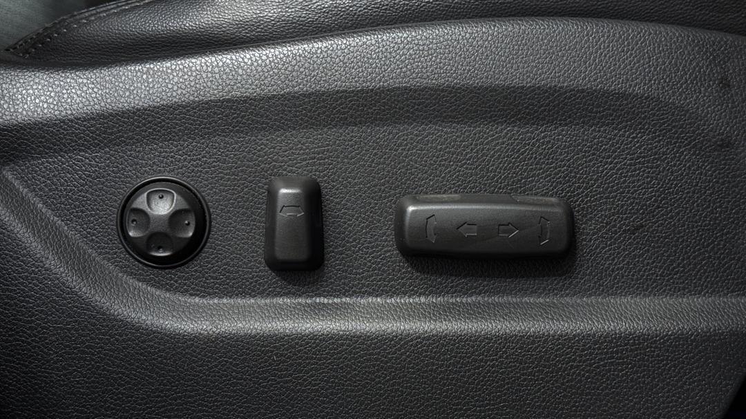 2013 Hyundai Santa Fe Highlander Crdi (4x4), Automatic, 125474 km, Drivers Side Adjustment Panel