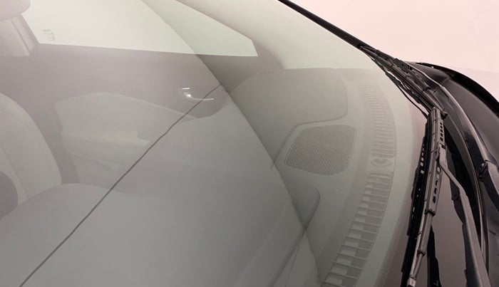 2020 Jeep Compass LIMITED PLUS PETROL AT, Petrol, Automatic, 33,205 km, Front windshield - Minor spot on windshield