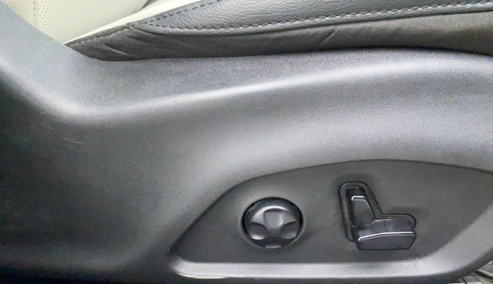 2020 Jeep Compass LIMITED PLUS PETROL AT, Petrol, Automatic, 33,205 km, Driver Side Adjustment Panel