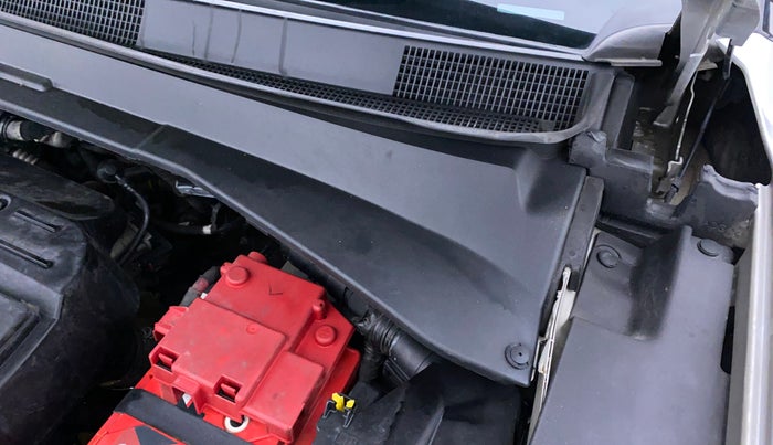 2020 Jeep Compass LIMITED PLUS PETROL AT, Petrol, Automatic, 33,205 km, Bonnet (hood) - Cowl vent panel has minor damage
