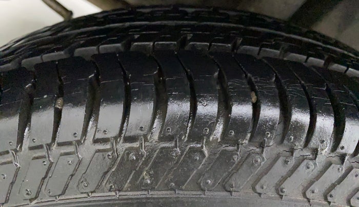 2015 Maruti Swift Dzire VXI, Petrol, Manual, 10,155 km, Right Rear Tyre Tread