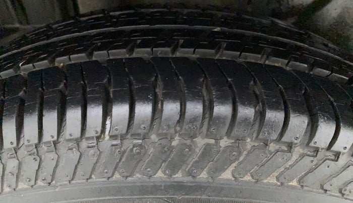 2015 Maruti Swift Dzire VXI, Petrol, Manual, 10,155 km, Right Front Tyre Tread