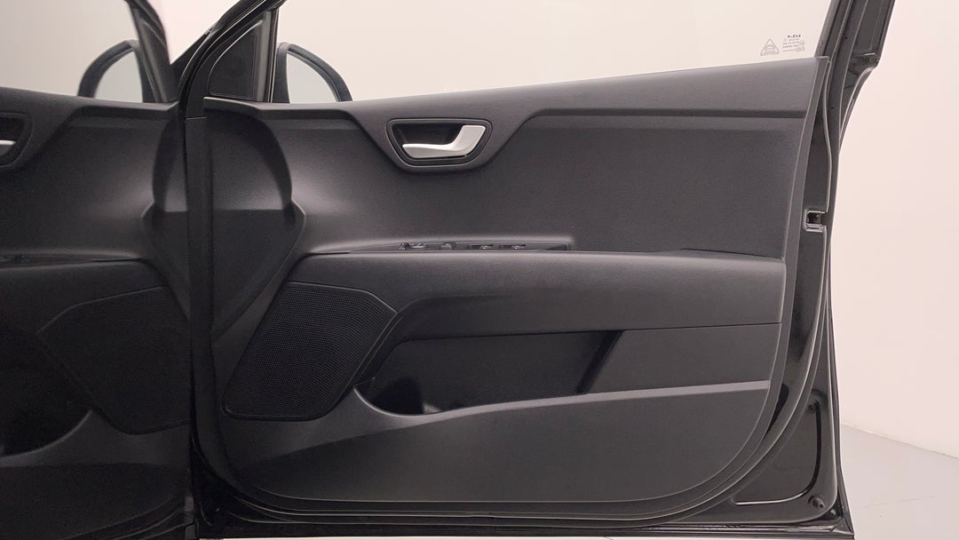 2021 Kia Stonic S, Automatic, 2957 km, Speaker View