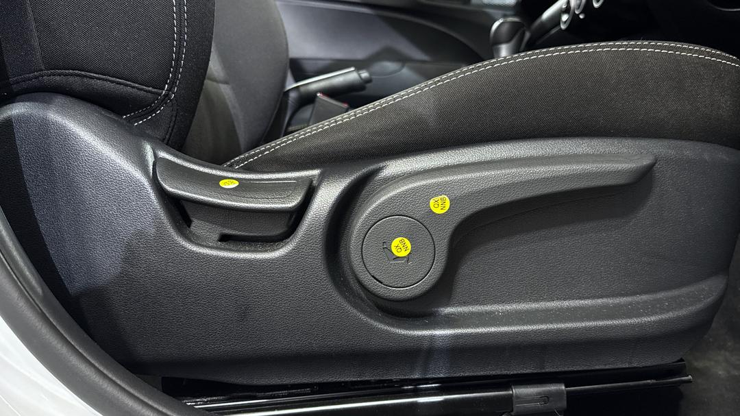2025 Hyundai Venue Venue, Automatic, 31549 km, Drivers Side Adjustment Panel