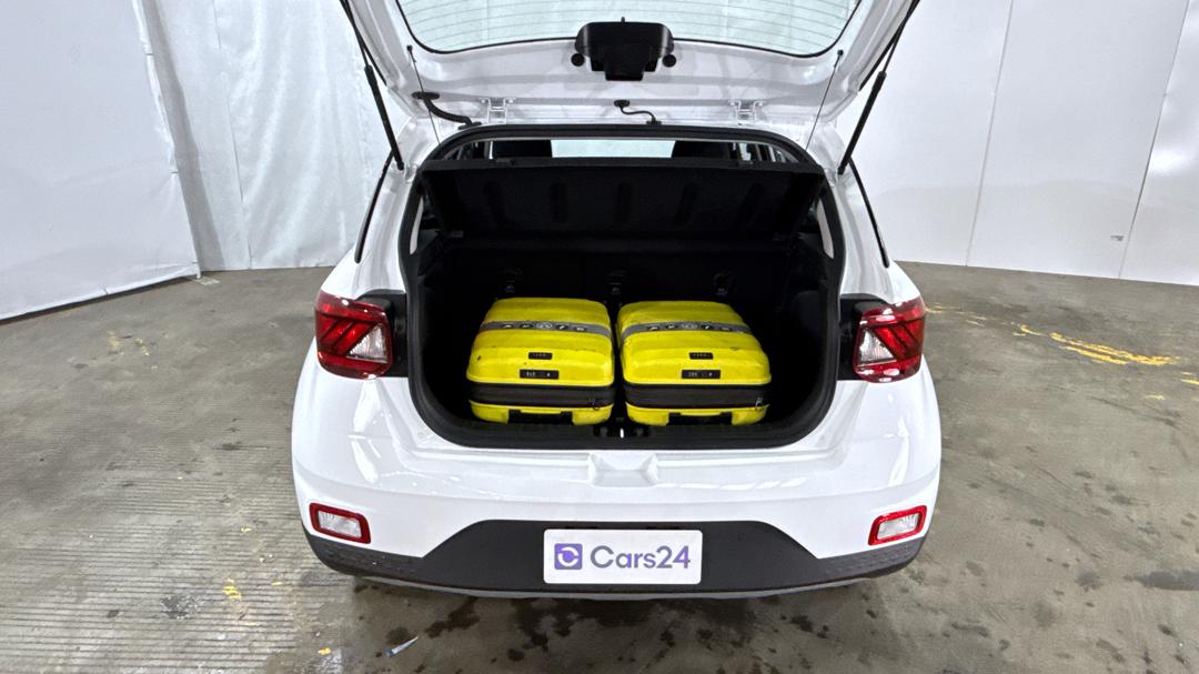 2025 Hyundai Venue Venue, Automatic, 31549 km, Boot Inside View with Luggage