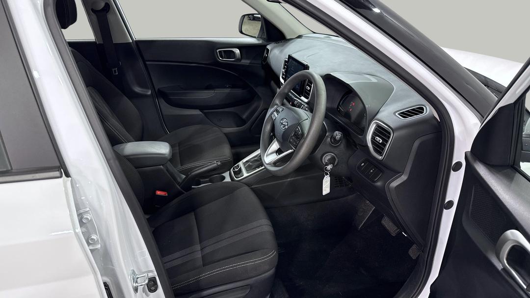 2025 Hyundai Venue Venue, Automatic, 31549 km, Right Side Front Door Cabin View