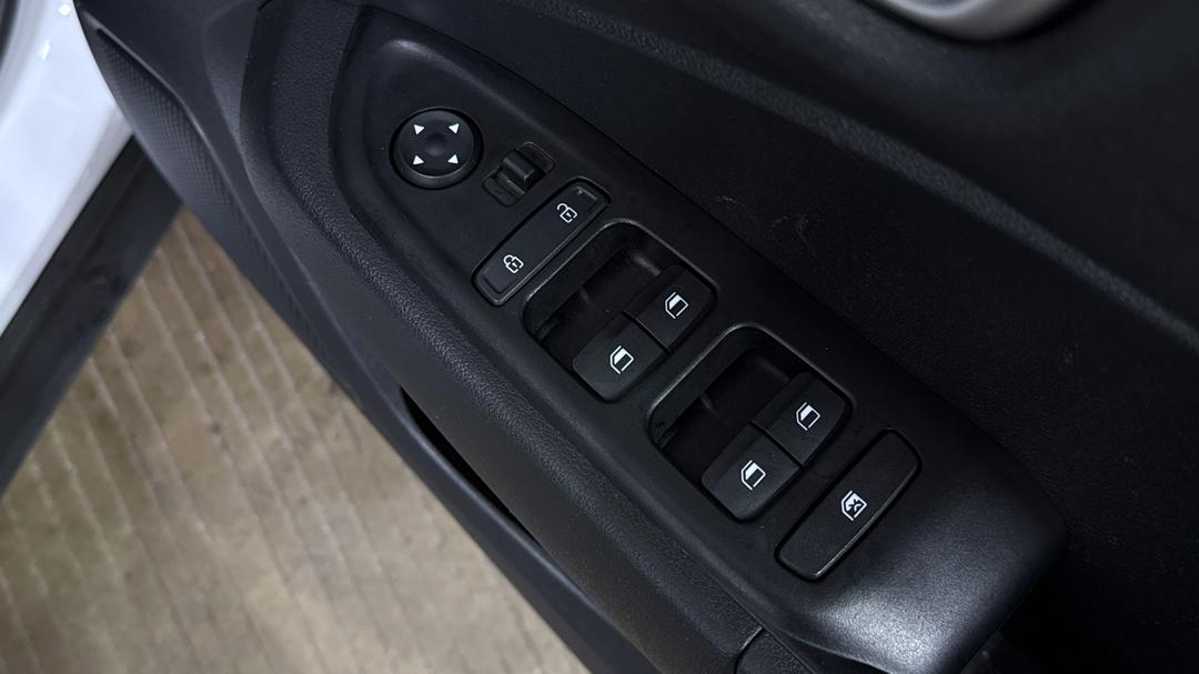 2025 Hyundai Venue Venue, Automatic, 31549 km, Drivers Side Door Panel Controls