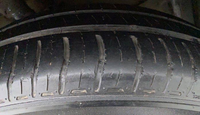 2012 Maruti Ritz VXI, Petrol, Manual, 77,982 km, Left Front Tyre Tread