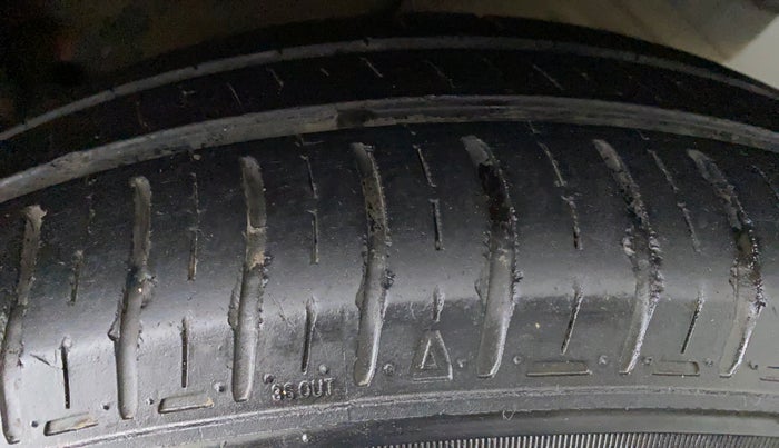 2012 Maruti Ritz VXI, Petrol, Manual, 77,982 km, Left Rear Tyre Tread