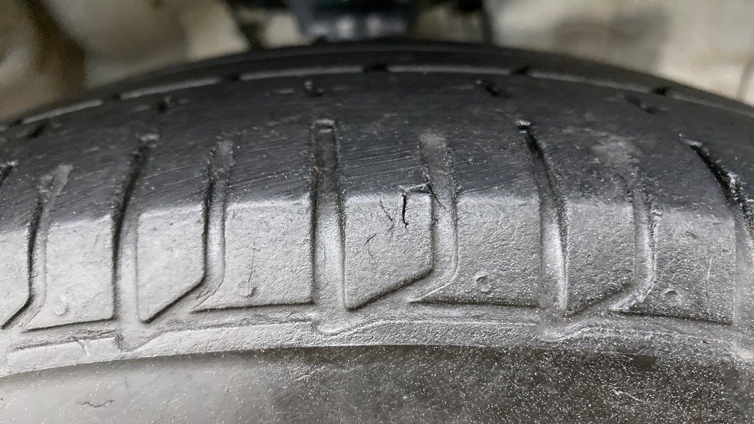Right Front Tyre Tread
