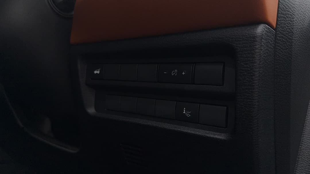2024 Mitsubishi Outlander Exceed Tourer 7 Seat (AWD), Automatic, 34445 km, Utility Switches/Buttons
