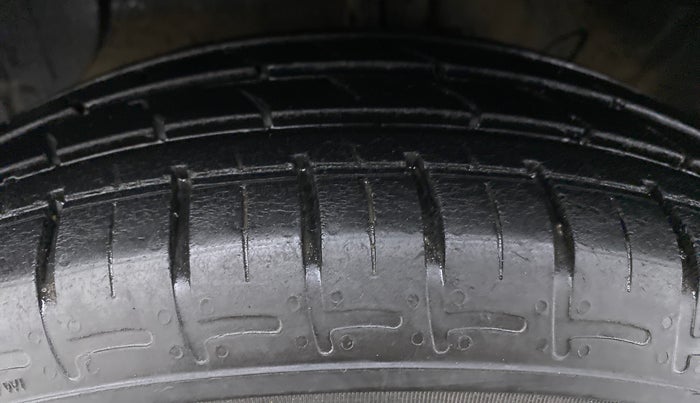 2021 Hyundai GRAND I10 NIOS SPORTZ PETROL, Petrol, Manual, 35,494 km, Left Front Tyre Tread