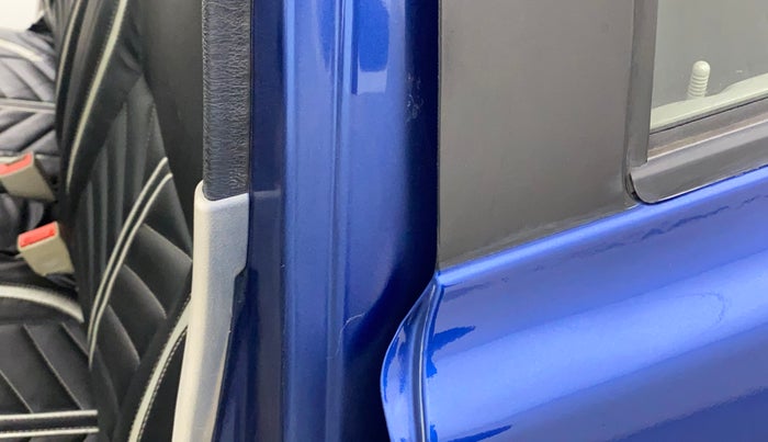 2017 Datsun Go T, Petrol, Manual, 55,770 km, Left B pillar - Paint is slightly faded