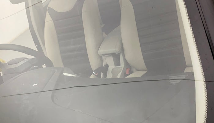 2022 Mahindra XUV300 W8 (O) 1.2 PETROL AMT, Petrol, Automatic, 20,293 km, Front windshield - Minor spot on windshield