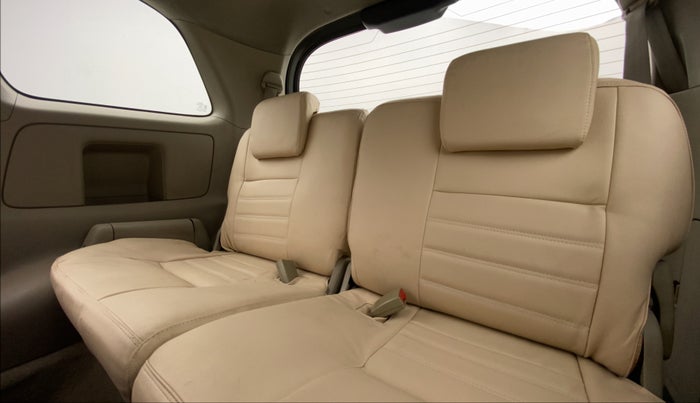 2009 Toyota Innova 2.5 V 8 STR, Diesel, Manual, 2,06,512 km, Third Seat Row ( optional )