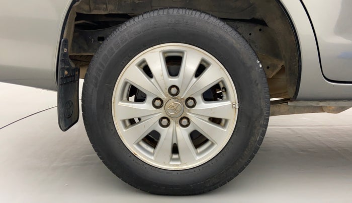 2009 Toyota Innova 2.5 V 8 STR, Diesel, Manual, 2,06,512 km, Right Rear Wheel