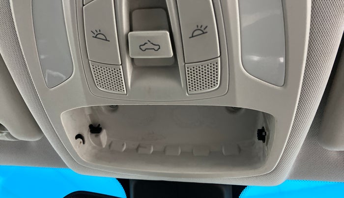 2020 MG HECTOR SHARP 1.5 DCT PETROL, Petrol, Automatic, 31,691 km, Ceiling - Sun Glass Holder not working