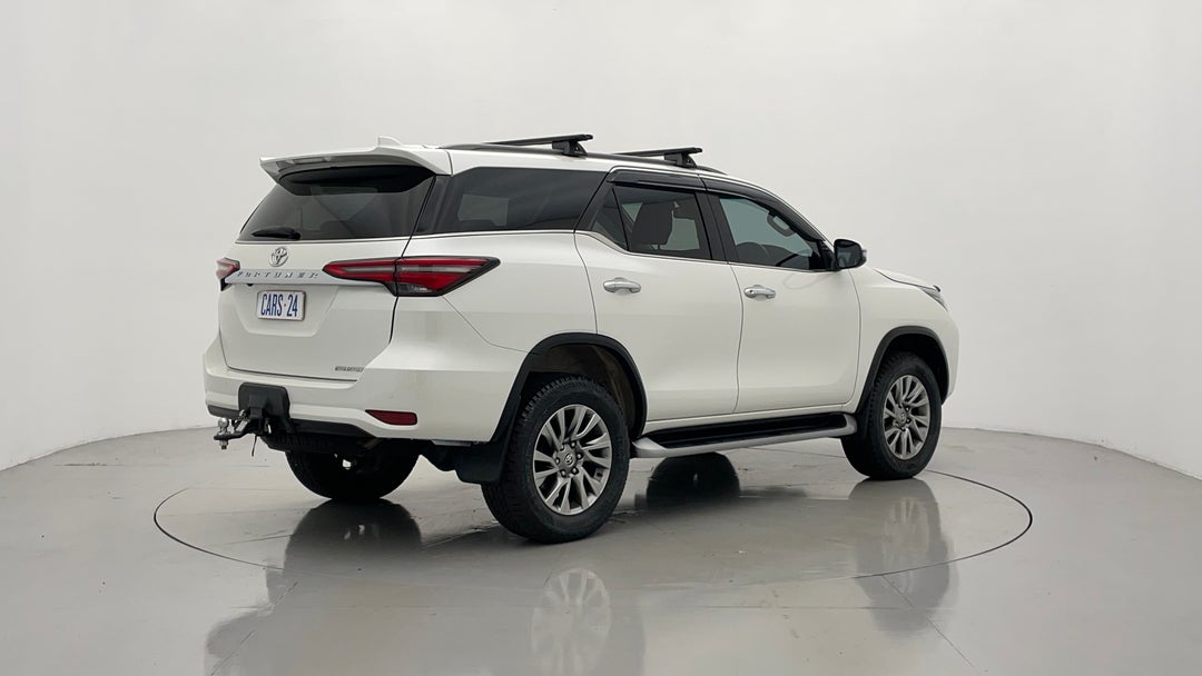 Right Back Diagonal (45- Degree) View