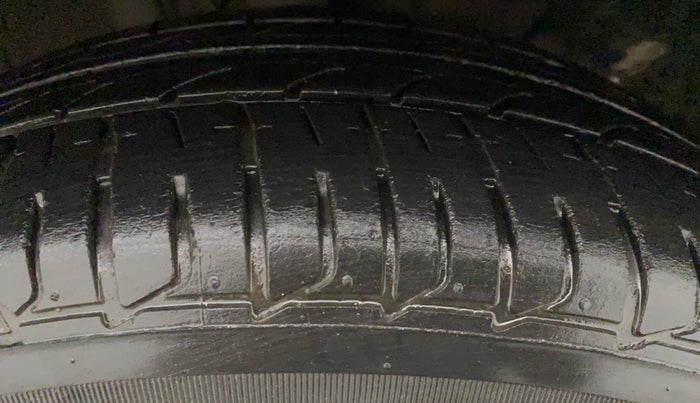 2017 Hyundai Elite i20 SPORTZ 1.2, Petrol, Manual, 22,430 km, Left Rear Tyre Tread
