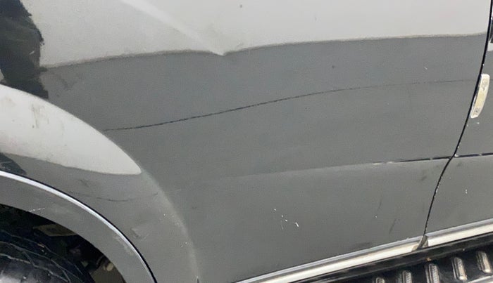 2018 Mahindra XUV500 W9, Diesel, Manual, 68,010 km, Right rear door - Slightly dented