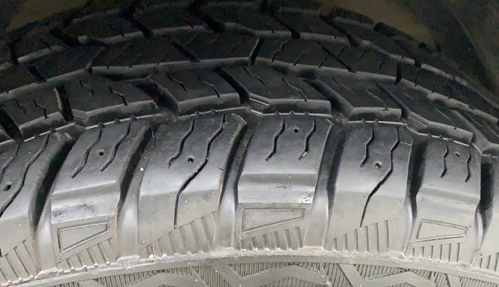 2018 Mahindra XUV500 W9, Diesel, Manual, 68,010 km, Right Front Tyre Tread
