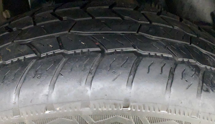 2018 Mahindra XUV500 W9, Diesel, Manual, 68,010 km, Right Rear Tyre Tread