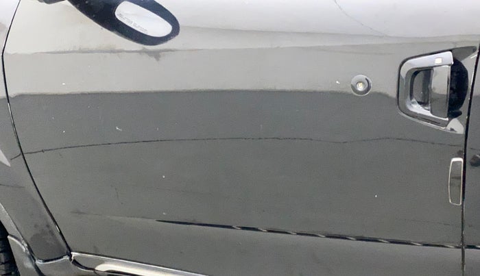 2018 Mahindra XUV500 W9, Diesel, Manual, 68,010 km, Front passenger door - Slightly dented