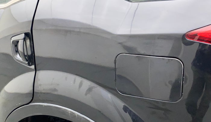 2018 Mahindra XUV500 W9, Diesel, Manual, 68,010 km, Left quarter panel - Minor scratches