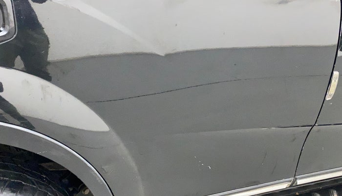 2018 Mahindra XUV500 W9, Diesel, Manual, 68,010 km, Right rear door - Minor scratches