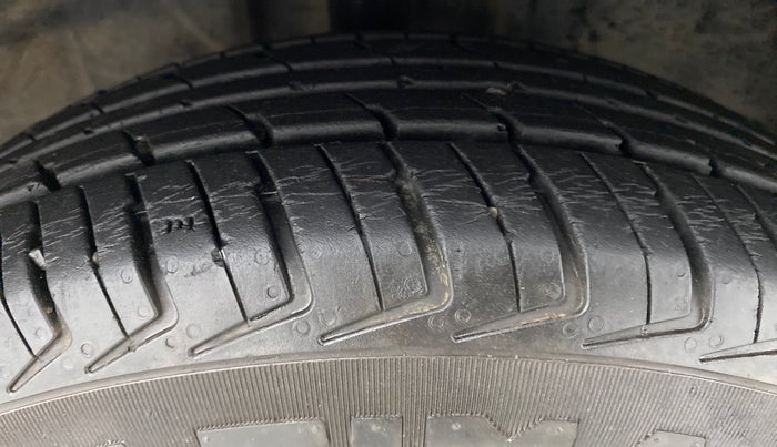2017 Datsun Redi Go T (O), Petrol, Manual, 18,354 km, Right Front Tyre Tread