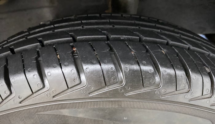 2017 Datsun Redi Go T (O), Petrol, Manual, 18,354 km, Left Rear Tyre Tread