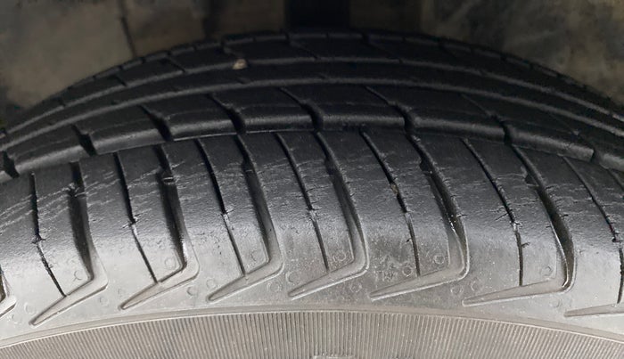 2017 Datsun Redi Go T (O), Petrol, Manual, 18,354 km, Left Front Tyre Tread