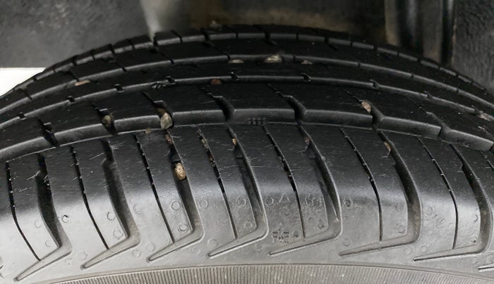 2017 Datsun Redi Go T (O), Petrol, Manual, 18,354 km, Right Rear Tyre Tread