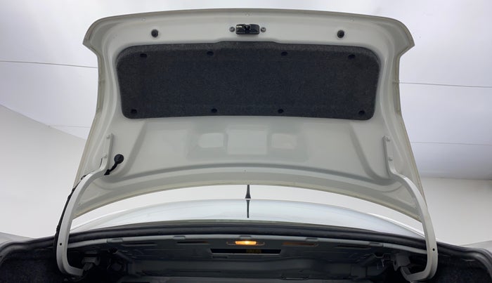 2016 Volkswagen Vento HIGHLINE TDI AT, Diesel, Automatic, 81,656 km, Boot Door Open