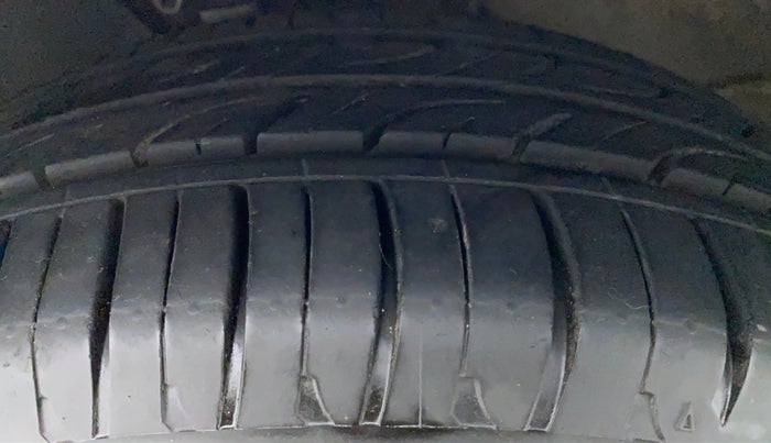 2016 Volkswagen Vento HIGHLINE TDI AT, Diesel, Automatic, 81,656 km, Left Rear Tyre Tread