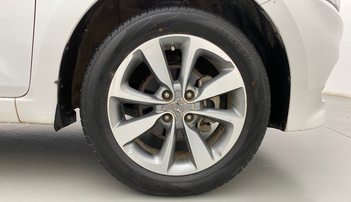 2017 Hyundai Elite i20 ASTA 1.2 DUAL TONE, Petrol, Manual, 52,284 km, Right Front Wheel