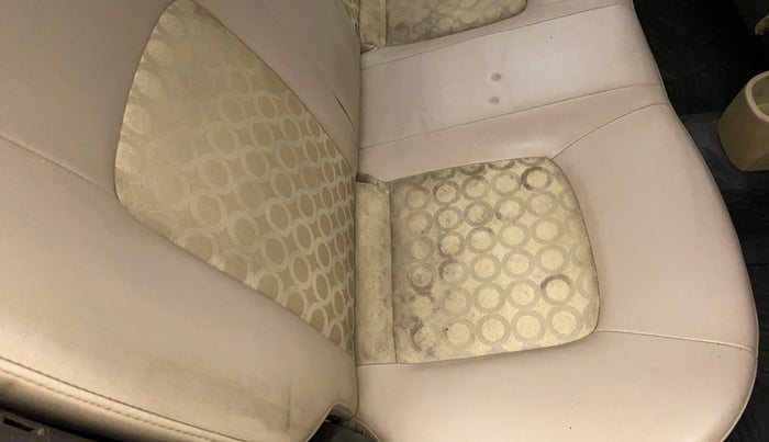 2010 Hyundai i10 MAGNA 1.2, Petrol, Manual, 1,16,372 km, Second-row right seat - Cover slightly stained