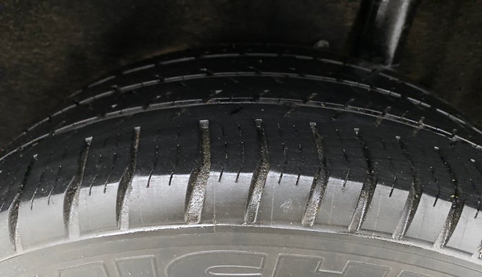 2016 Maruti Vitara Brezza ZDI PLUS DUAL TONE, Diesel, Manual, 86,427 km, Left Rear Tyre Tread